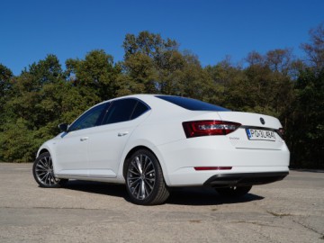 Skoda Superb 2.0 TDI Laurin&Klement - Nie tylko przestrzeń na potęgę