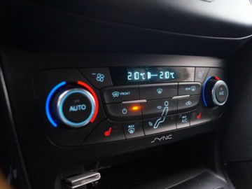 Ford Focus 1.5 EcoBoost Titanium - Dopracowany kompakt