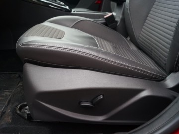 Ford Focus 1.5 EcoBoost Titanium - Dopracowany kompakt
