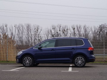 Volkswagen Touran 1.4 TSI DSG Highline - Trzecia generacja dla każdego