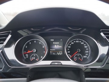 Volkswagen Touran 1.4 TSI DSG Highline - Trzecia generacja dla każdego