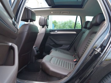 Volkswagen Passat 2.0 TDI R-Line Variant Highline - Wszechstronny dominator