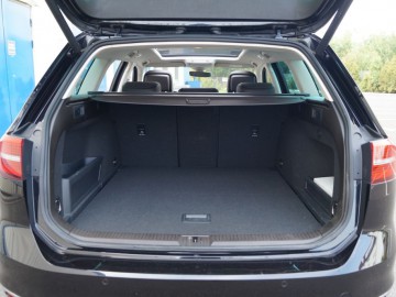 Volkswagen Passat 2.0 TDI R-Line Variant Highline - Wszechstronny dominator