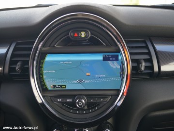Mini Cooper 1.5 - Maluch z seksapilem