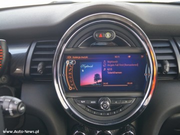 Mini Cooper 1.5 - Maluch z seksapilem