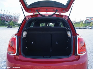 Mini Cooper 1.5 - Maluch z seksapilem