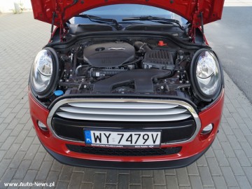 Mini Cooper 1.5 - Maluch z seksapilem
