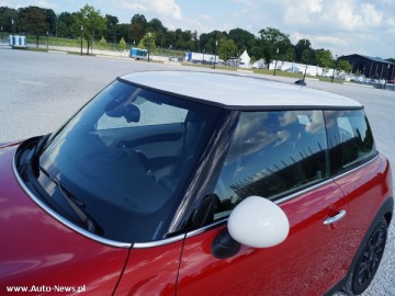 Mini Cooper 1.5 - Maluch z seksapilem