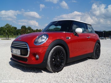 Mini Cooper 1.5 - Maluch z seksapilem