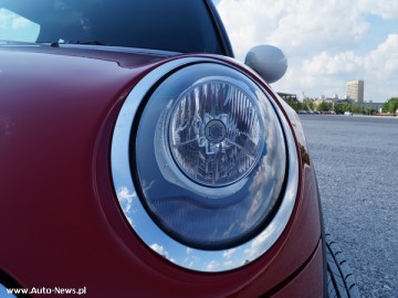 Mini Cooper 1.5 - Maluch z seksapilem