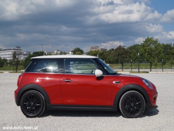 Mini Cooper 1.5 - Maluch z seksapilem