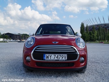 Mini Cooper 1.5 - Maluch z seksapilem