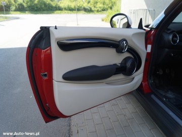 Mini Cooper 1.5 - Maluch z seksapilem