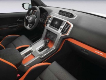 VW Amarok Power-DJ - Głośniki, miksery i 5000 Wat