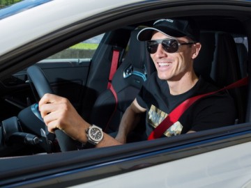 Robert Lewandowski za kierownicą Mercedes&oacute;w AMG