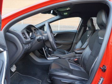 Volvo V40 T5 - Wyzwala emocje