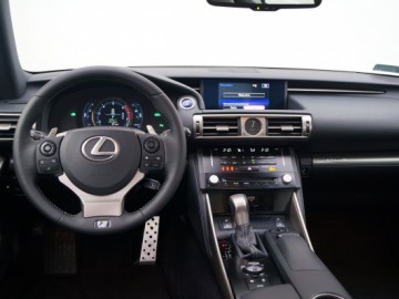 Lexus IS 300h F-Sport - Hybrydowy samuraj