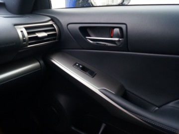 Lexus IS 300h F-Sport - Hybrydowy samuraj