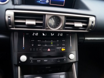 Lexus IS 300h F-Sport - Hybrydowy samuraj