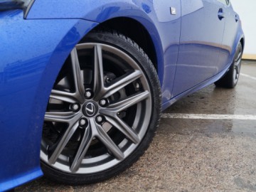 Lexus IS 300h F-Sport - Hybrydowy samuraj
