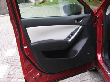 Mazda CX-5 2.5 Skyactiv-G 4x4 - Wbrew trendom