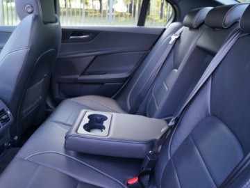Jaguar XE 2.0 T R-Sport - Rywal dla Niemc&oacute;w?