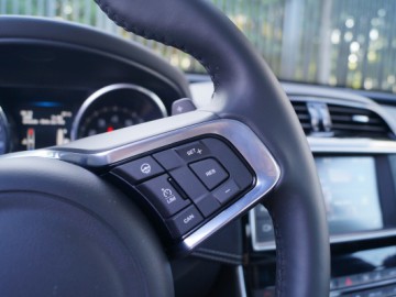 Jaguar XE 2.0 T R-Sport - Rywal dla Niemc&oacute;w?