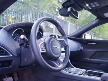 Jaguar XE 2.0 T R-Sport - Rywal dla Niemc&oacute;w?
