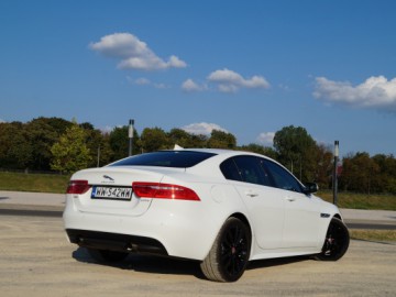 Jaguar XE 2.0 T R-Sport - Rywal dla Niemc&oacute;w?