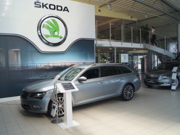 Nowa Skoda Superb na 20 lat POL-MOT Auto i 120 lat Skody