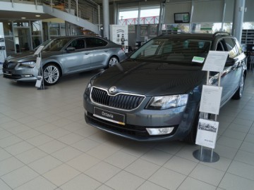 Nowa Skoda Superb na 20 lat POL-MOT Auto i 120 lat Skody
