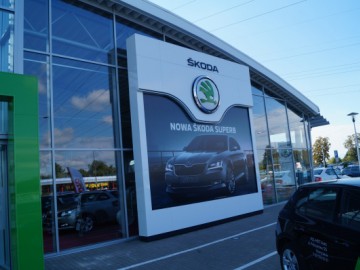Nowa Skoda Superb na 20 lat POL-MOT Auto i 120 lat Skody