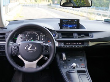 Lexus CT200h - Przyszłość motoryzacji