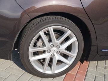 Lexus CT200h - Przyszłość motoryzacji