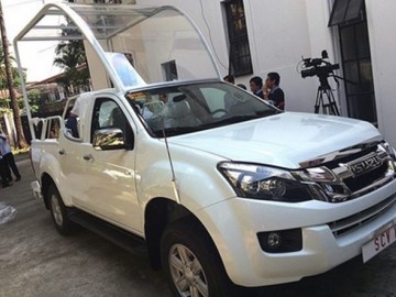 Nowe Papamobile to Isuzu D-Max