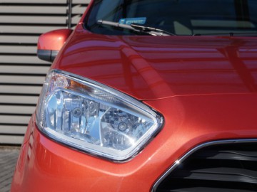 Ford Tourneo Courier 1,0 EcoBoost Titanium - Do r&oacute;żnych zadań