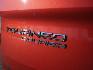 Ford Tourneo Courier 1,0 EcoBoost Titanium - Do r&oacute;żnych zadań