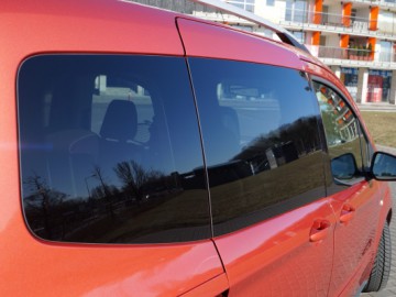 Ford Tourneo Courier 1,0 EcoBoost Titanium - Do r&oacute;żnych zadań
