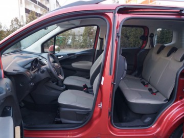 Ford Tourneo Courier 1,0 EcoBoost Titanium - Do r&oacute;żnych zadań