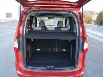 Ford Tourneo Courier 1,0 EcoBoost Titanium - Do r&oacute;żnych zadań