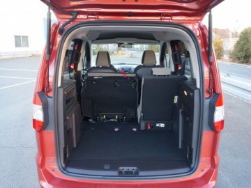 Ford Tourneo Courier 1,0 EcoBoost Titanium - Do r&oacute;żnych zadań