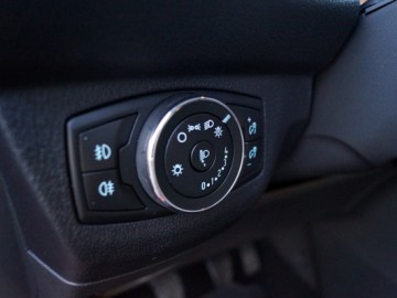 Ford Tourneo Courier 1,0 EcoBoost Titanium - Do r&oacute;żnych zadań