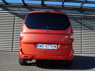 Ford Tourneo Courier 1,0 EcoBoost Titanium - Do r&oacute;żnych zadań