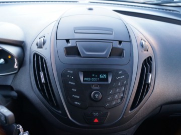 Ford Tourneo Courier 1,0 EcoBoost Titanium - Do r&oacute;żnych zadań