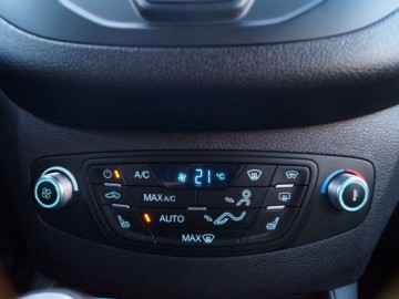 Ford Tourneo Courier 1,0 EcoBoost Titanium - Do r&oacute;żnych zadań