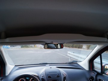 Ford Tourneo Courier 1,0 EcoBoost Titanium - Do r&oacute;żnych zadań
