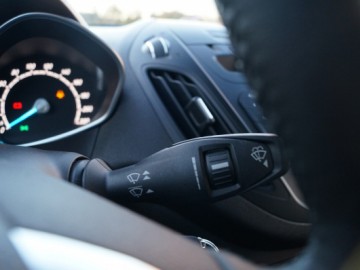 Ford Tourneo Courier 1,0 EcoBoost Titanium - Do r&oacute;żnych zadań