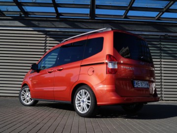 Ford Tourneo Courier 1,0 EcoBoost Titanium - Do r&oacute;żnych zadań