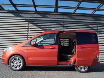Ford Tourneo Courier 1,0 EcoBoost Titanium - Do r&oacute;żnych zadań