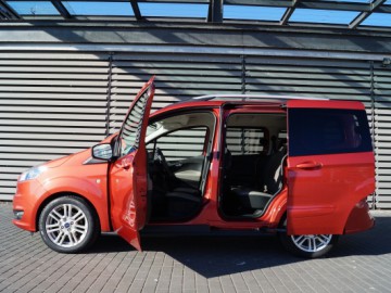 Ford Tourneo Courier 1,0 EcoBoost Titanium - Do r&oacute;żnych zadań
